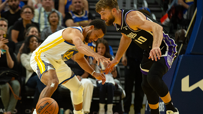 Warriors: Steph Curry hits game-winning 3 in preseason win over Kings