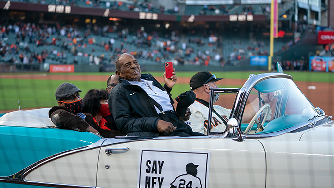 Mets retire Willie Mays' No. 24 in Old Timers' Day surprise